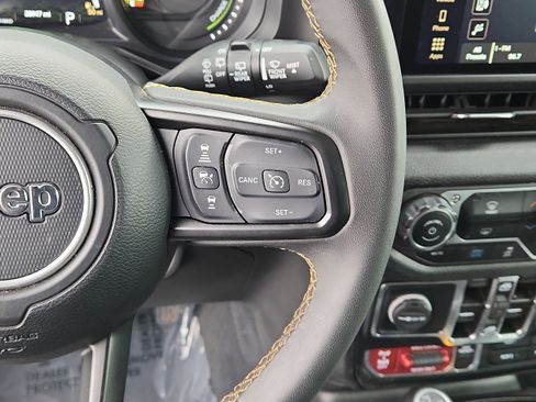 Used 2024 Jeep Wrangler Willys image 17