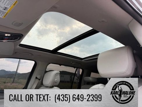 Used 2023 Jeep Wagoneer L Series III w/ Premium Group I AWD/4WD image 23
