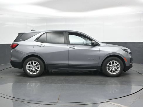 Used 2023 Chevrolet Equinox LS w/ LS Convenience Package FWD image 4
