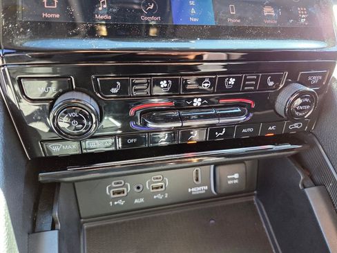 Used 2023 Jeep Grand Cherokee 4WD 4xe w/ Luxury Tech Group II image 32