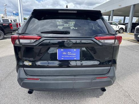Used 2022 Toyota RAV4 LE FWD image 6