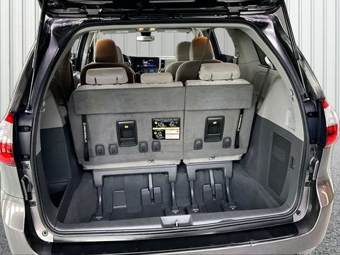 Used 2020 Toyota Sienna LE w/ LE Preferred Package AWD/4WD image 24