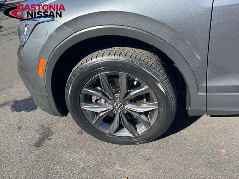 Used 2023 Volkswagen Tiguan SE image 7