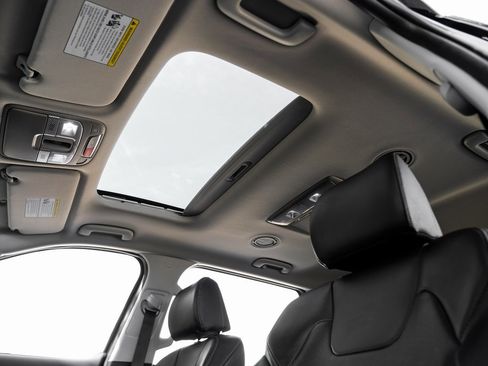 Used 2023 Kia Telluride S w/ S Sunroof Package image 9