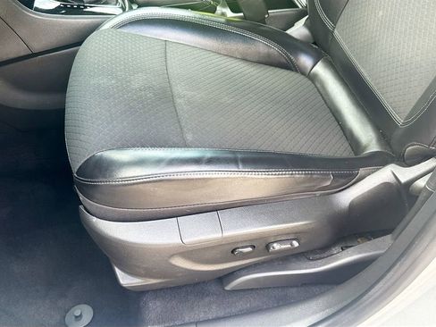 Used 2021 Buick Encore Preferred image 18