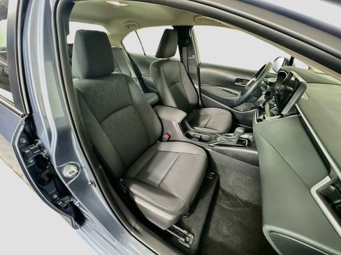 Used 2025 Toyota Corolla LE FWD image 29
