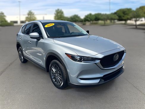 Used 2019 MAZDA CX-5 Touring FWD image 2