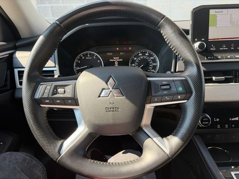 Used 2024 Mitsubishi Outlander SE FWD image 17