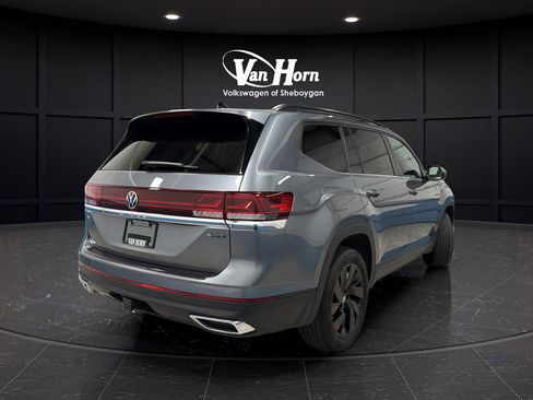Used 2024 Volkswagen Atlas SE AWD/4WD image 7