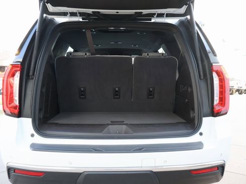 Used 2022 GMC Yukon SLT w/ SLT Luxury Package image 25