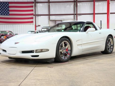 Used 1998 Chevrolet Corvette Coupe w/ Memory Pkg RWD image 1