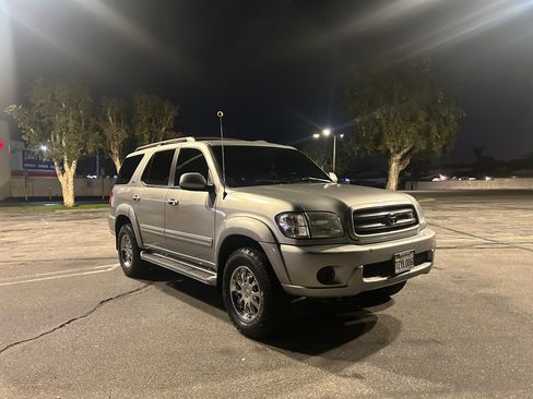 Used 2001 Toyota Sequoia SR5 image 9