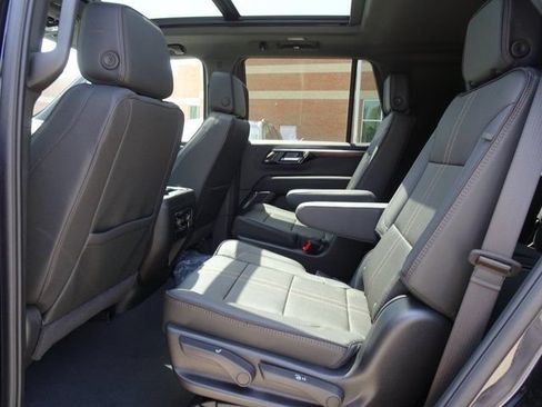New 2026 Chevrolet Tahoe High Country w/ Sun And Tow Package AWD/4WD image 8