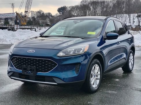 Used 2020 Ford Escape SE image 3