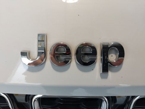 Used 2022 Jeep Grand Cherokee Limited AWD/4WD image 31