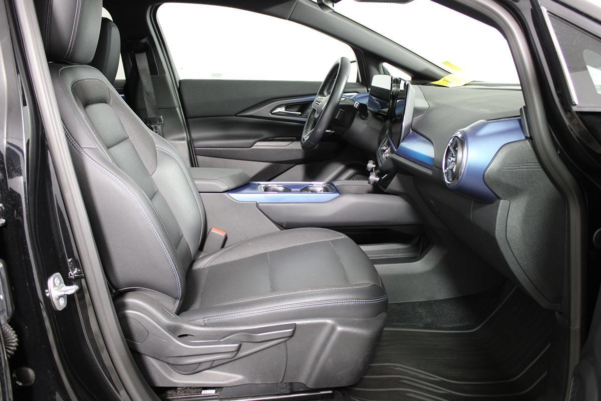 Used 2024 Chevrolet Equinox EV LT w/ LPO, All-Weather Mat Package FWD image 8