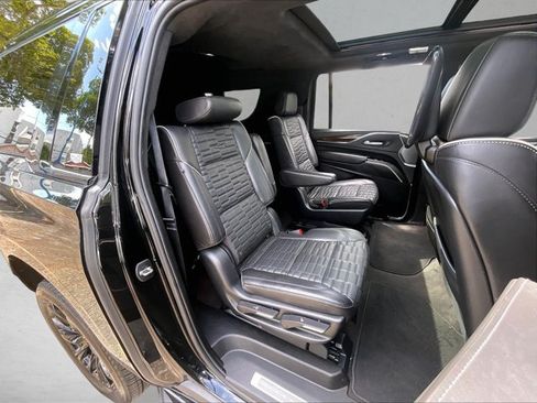 Used 2023 Cadillac Escalade ESV Sport Platinum w/ LPO, ONYX Package AWD/4WD image 29