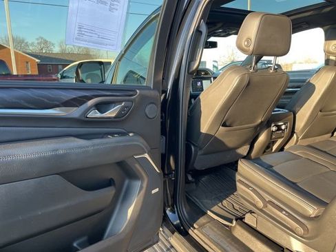 Used 2022 GMC Yukon XL Denali image 12