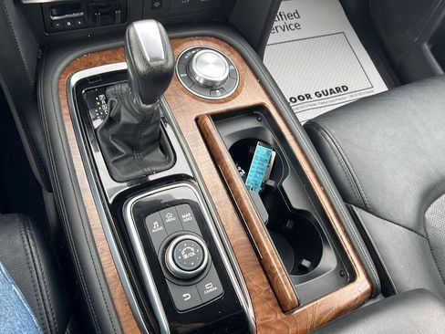 Used 2024 Nissan Armada SL AWD/4WD image 16