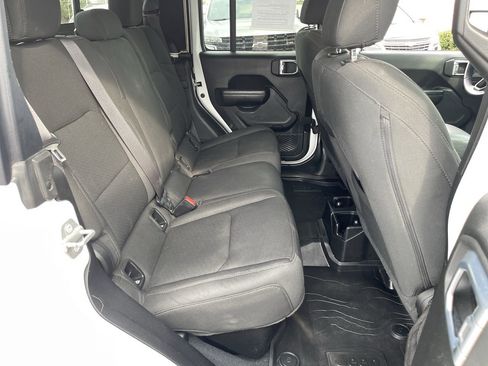 Used 2022 Jeep Gladiator Willys image 26