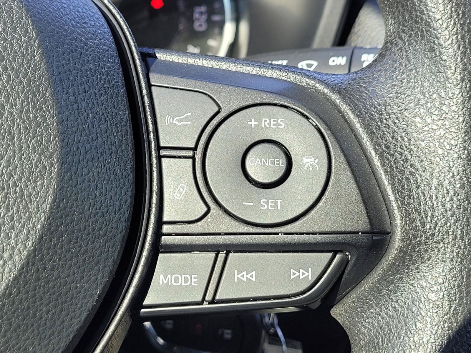Used 2022 Toyota RAV4 LE AWD/4WD image 8
