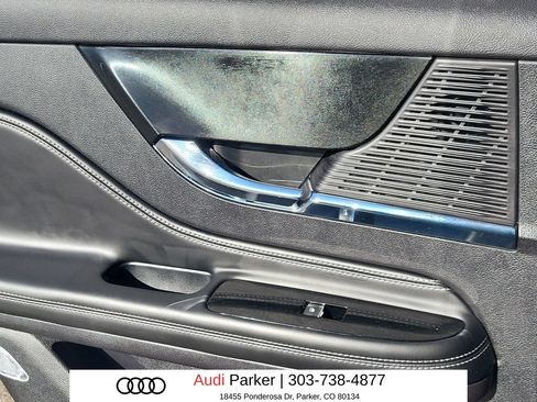 Used 2022 Lincoln Corsair AWD w/ Premium Package image 11
