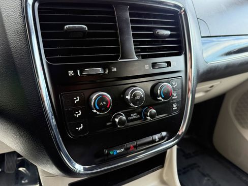 Used 2017 Dodge Grand Caravan SXT FWD image 41