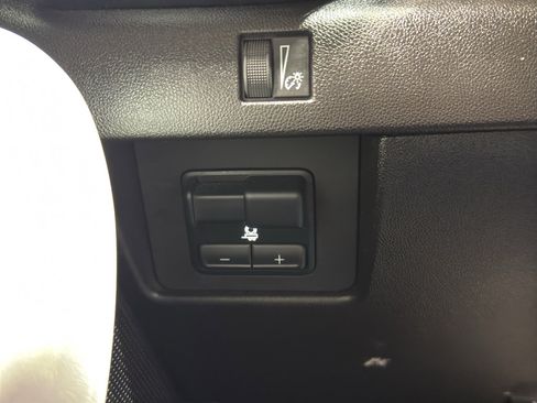 Used 2024 GMC Canyon AT4X image 34