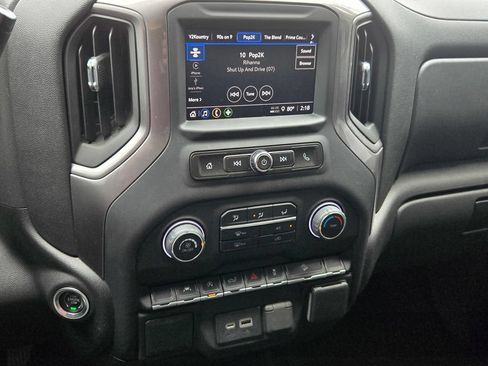 Used 2022 Chevrolet Silverado 1500 Custom Trail Boss AWD/4WD image 15
