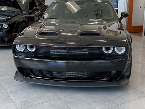 Used 2022 Dodge Challenger SRT Hellcat Redeye image 3