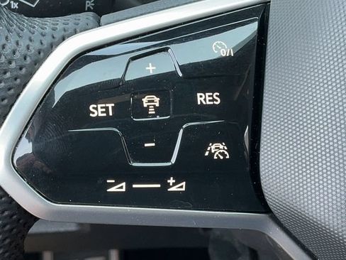 Used 2022 Volkswagen Tiguan SEL R-Line AWD/4WD image 28