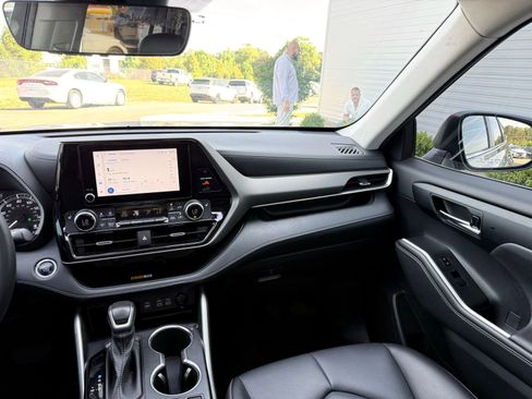 Used 2023 Toyota Highlander XLE image 30