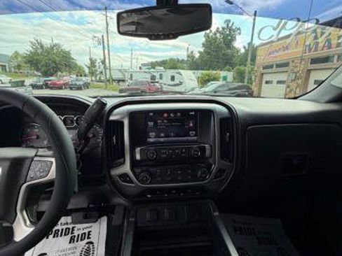 Used 2014 GMC Sierra 1500 SLE w/ Suspension Package, Off-Road AWD/4WD image 17