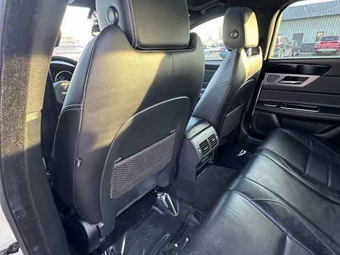 Used 2016 Jaguar XF R-Sport image 43