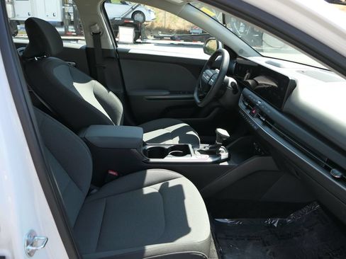 Used 2025 Kia K4 FWD image 27