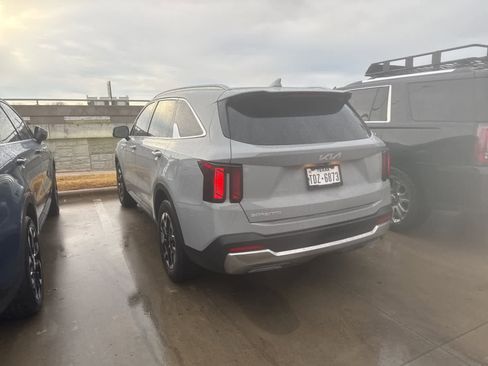 Certified 2025 Kia Sorento S w/ Panoramic Sunroof Package image 4