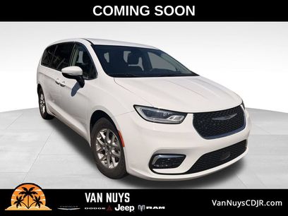 Used 2023 Chrysler Pacifica Touring-L