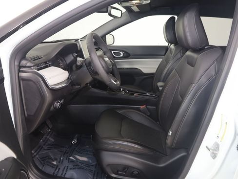 Used 2023 Jeep Compass Limited AWD/4WD image 11