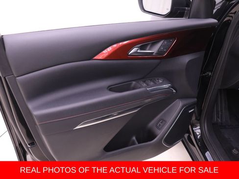 Used 2024 Chevrolet Traverse RS image 9