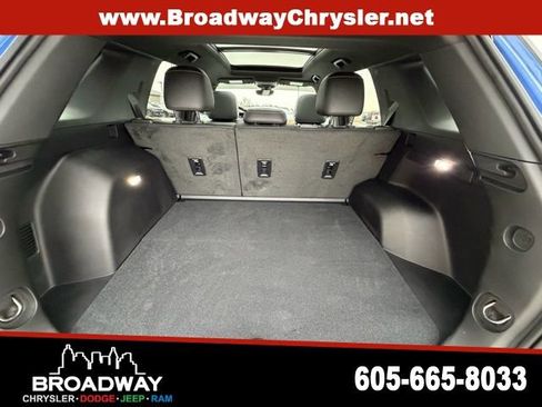 Used 2025 Chevrolet Equinox ACTIV w/ Safety and Technology Package image 11