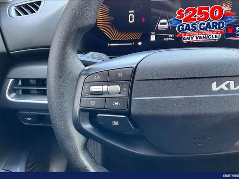 Used 2025 Kia K4 FWD image 17