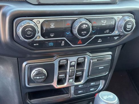 Used 2021 Jeep Wrangler Unlimited Sahara AWD/4WD image 15