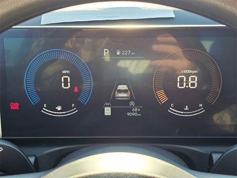 Certified 2025 Hyundai Tucson SE image 28