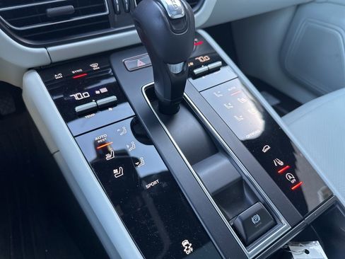Used 2023 Porsche Macan image 13