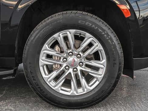 Used 2024 GMC Yukon SLT w/ SLT Luxury Package image 12