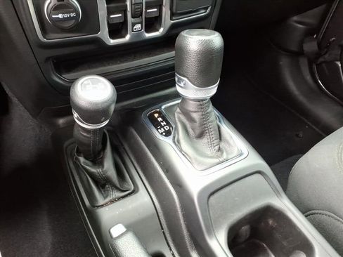 Certified 2023 Jeep Wrangler Unlimited w/ Cold Weather Group image 16