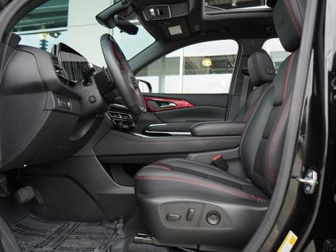 Used 2024 Chevrolet Traverse RS FWD image 21