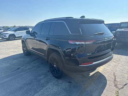 Used 2023 Jeep Grand Cherokee Limited AWD/4WD image 5