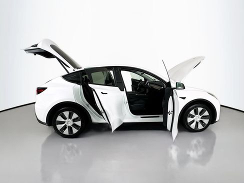 Used 2023 Tesla Model Y Long Range AWD/4WD image 36