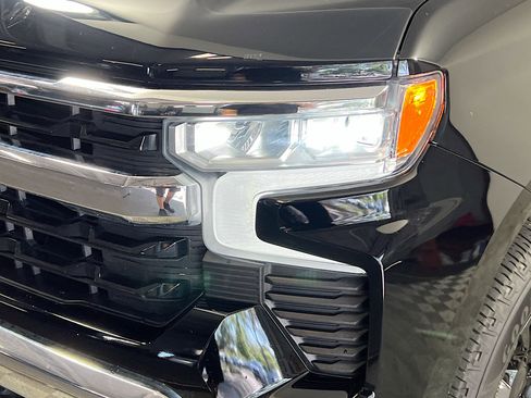 Used 2023 Chevrolet Silverado 1500 LT w/ Protection Package AWD/4WD image 11